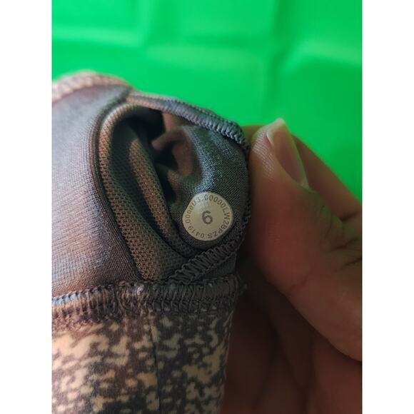 Lululemon Flow Y Sports Bra in Frozen Vista Alpine White Women's Size 6 - Picture 5 of 5